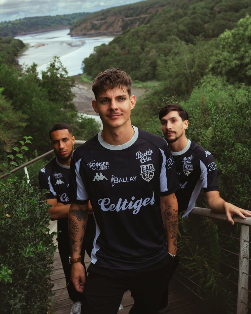 Le troisième maillot de l'EA Guingamp 2026-2027 avec Kappa